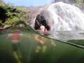 Владимир Лях плавает в озере, образованном водопадом Дудхсагар (Гоа, Индия), январь 2020г