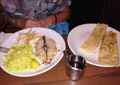Ужин в кафе "Ниша". Сейк кинг фишер с рисом карри и салатом, блинчики с мёдом. Гоа (Индия), Бага, январь 2020г
