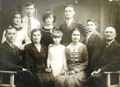 Семья Героя, Анатолий второй справа, родители, сестры с мужьями, сваты. (предп.1931 год)