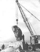Установка памятника храбрым русичам дружины князя Игоря на Караул-горе в Белой Калитве. 16 мая 1970 года