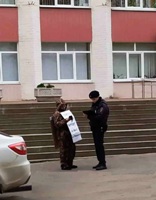 Администрация района отреагировала на пикет Натальи Викторовны Калашниковой очень своеобразно. Времена, однако, изменились, и так реагировать на народный протест не стоило бы. Ноябрь 2024г