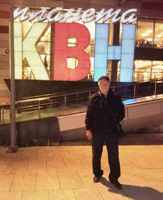 В.П. Лях перед Молодежным центром "Планета КВН". 9.10.2025г