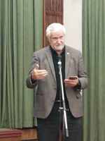 Малый зал Центрального Дома литераторов, презентация изданий МОО СПР. Стихотворение "И пусть опять зовёт меня Париж" читает Владимир Лях. 19.10.2025